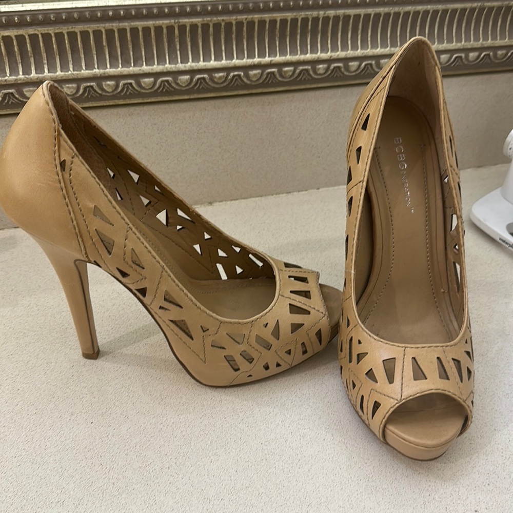 BCBG Womens high heels